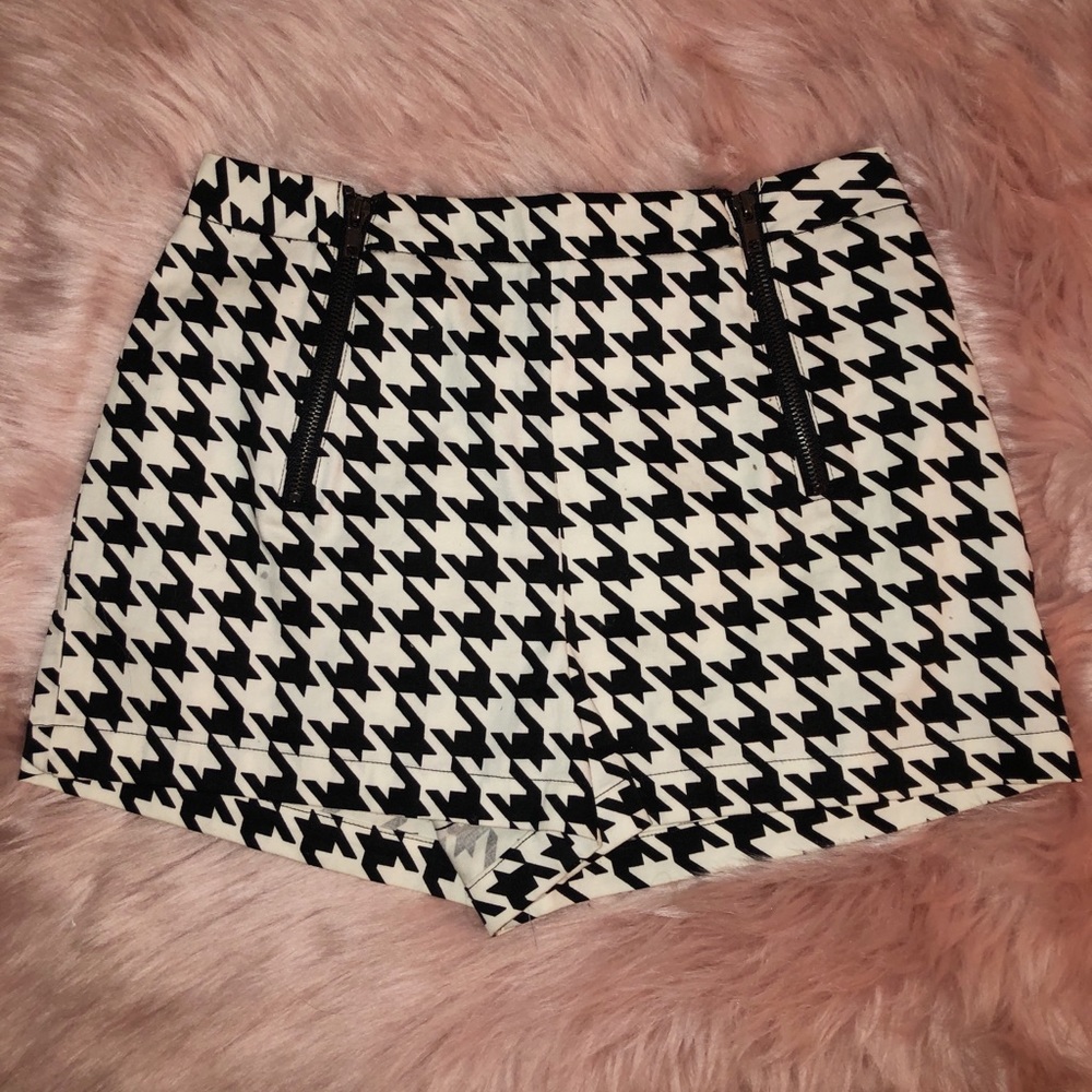 Front zip up patterned shorts